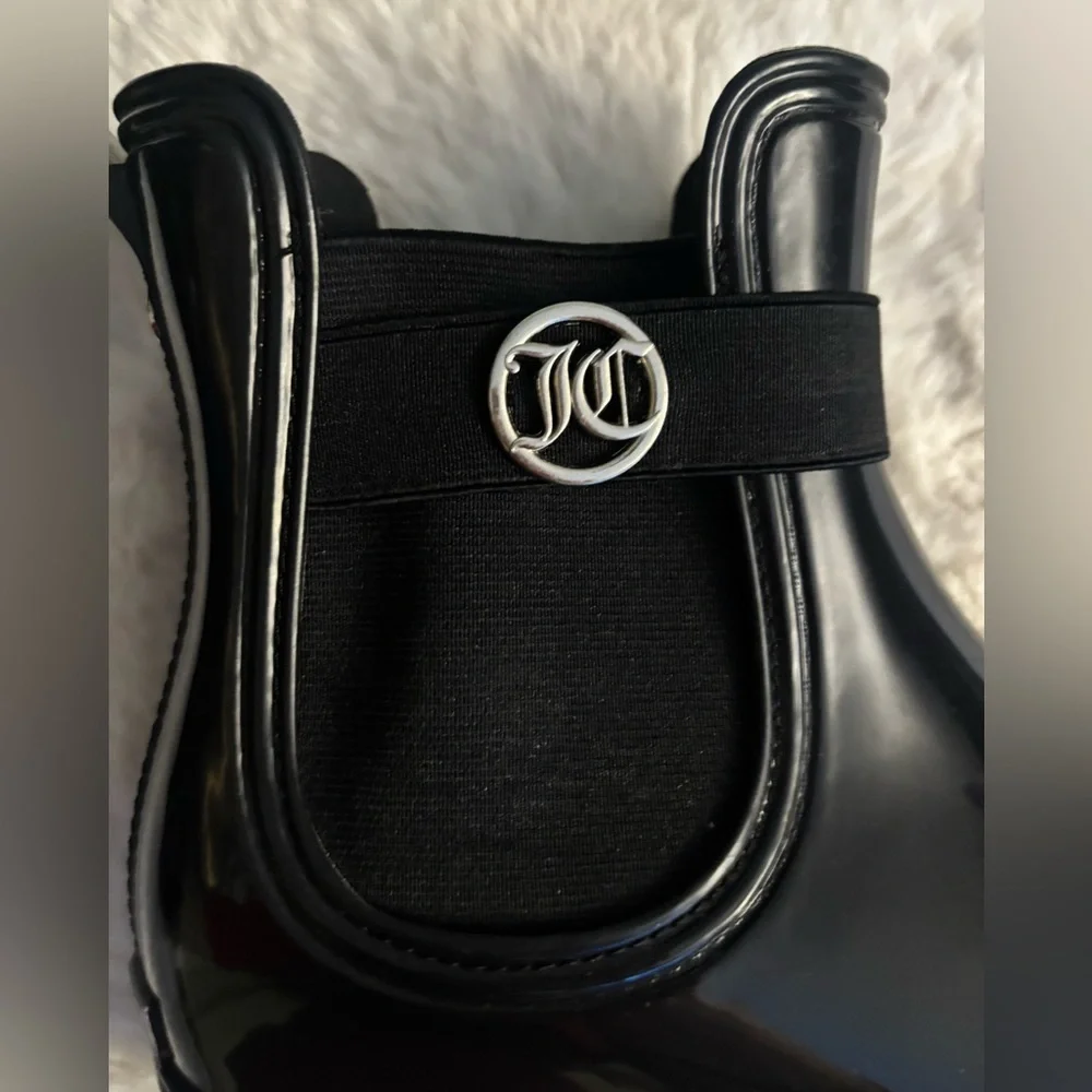 Juicy Couture Tarain Black Chelsea Pull-On Ankle Rain Boots Size: 9